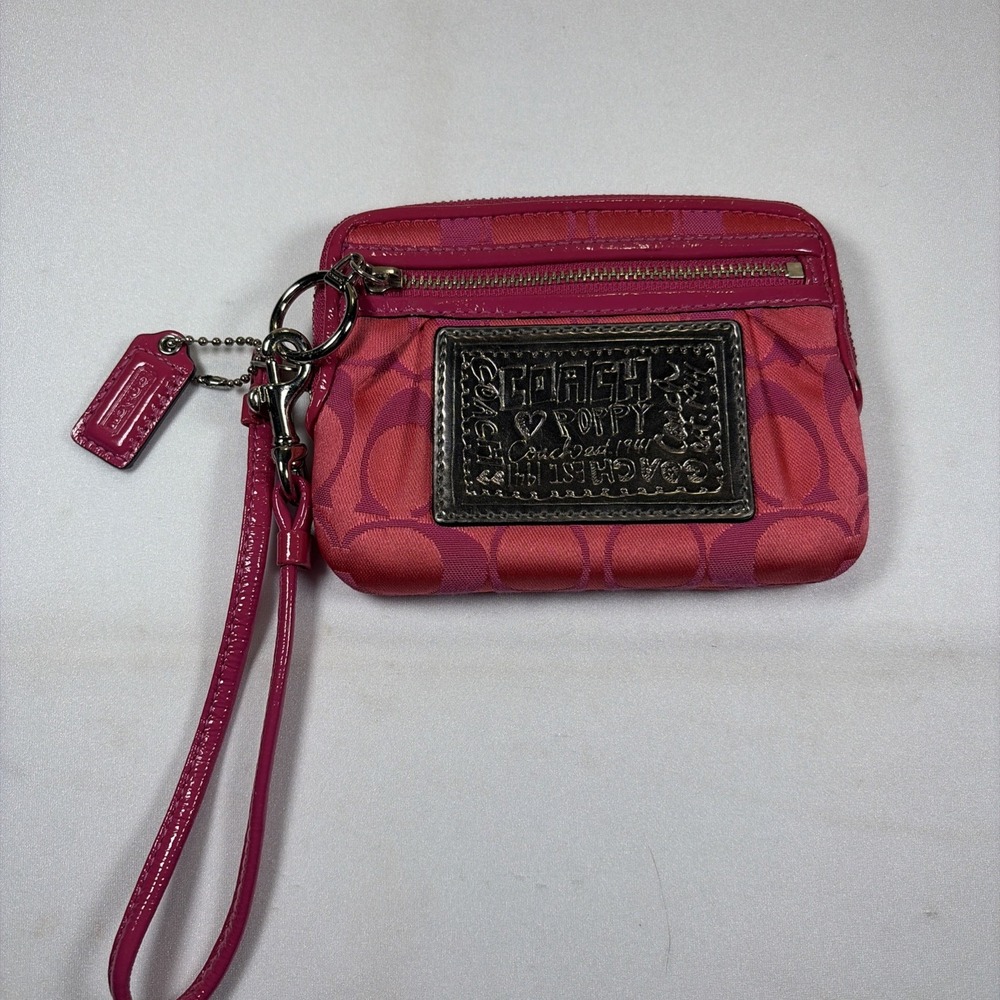 Coach Poppy Wristlet - Pink